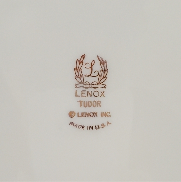 RARE and Discontinued Lenox Tudor Salad Plate - Picture 5 of 5